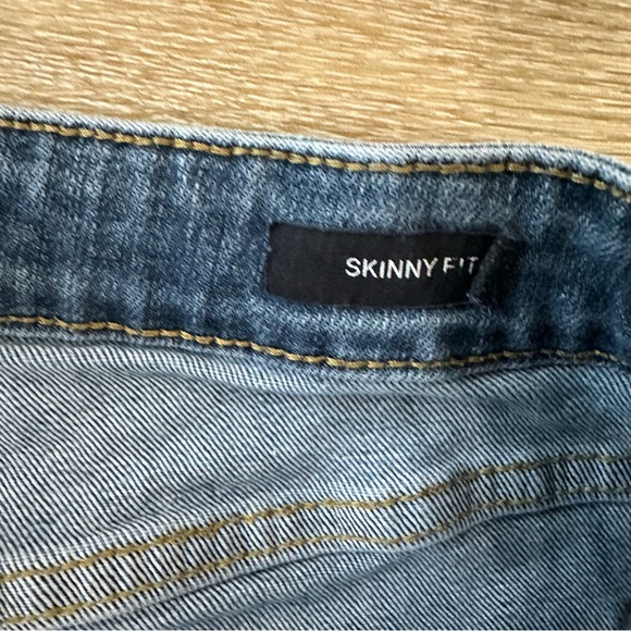 Judy Blue Women’s Medium Wash Raw Fringe Hem Skinny Fit Denim Jeans Sz 9/29 GUC - Picture 7 of 9